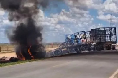 Após carretas baterem de frente em rodovia na Bahia, condutores morrem carbonizados