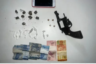 Polícia Militar apreende arma e drogas em Inhambupe