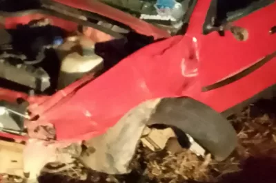 Colisão envolvendo motocicleta e carro de passeio deixa dois jovens feridos na BA-545