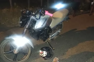 Mulher morre e duas pessoas ficam feridas após acidente de moto na Bahia