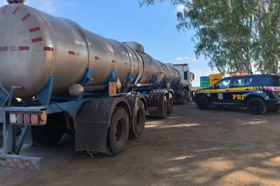 PRF prende motorista de carreta com sinais de embriaguez na BR-020