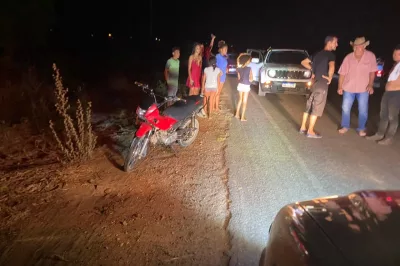 Mãe e filha ficam feridas após batida entre moto e carro na Bahia