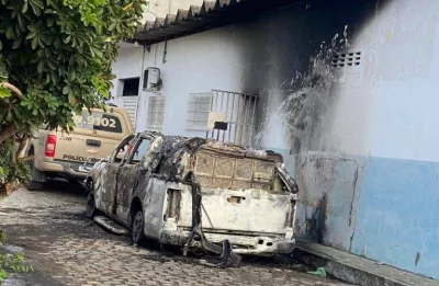 Viatura da PM é incendiada por criminosos no interior da Bahia