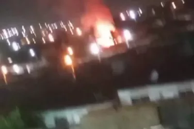 Casa fica destruída após ser atingida por incêndio em Alagoinhas