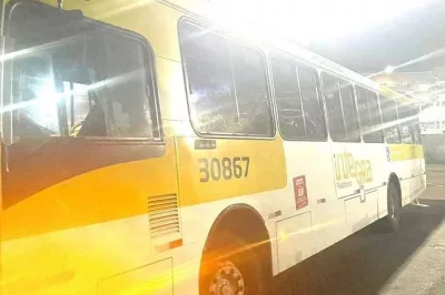 Homem é preso por PMs após furtar ônibus em Salvador