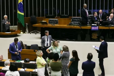 Câmara criminaliza cenas de nudez criadas por inteligência artificial