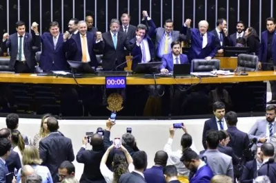Câmara aprova reforma tributária em segundo turno