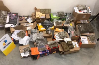 Onze quilos de drogas são encontrados em embalagens de panetones natalinos, eletros e brinquedos na Bahia