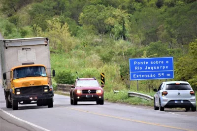 PRF alerta para o risco das ultrapassagens indevidas