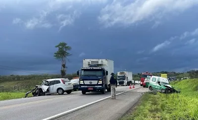 Ambulância de Cruz das Almas se envolve em acidente na BR-101