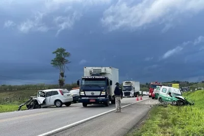Ambulância de Cruz das Almas se envolve em acidente na BR-101