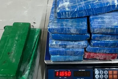 Passageira de ônibus é presa com mais de 15 kg de drogas na Bahia