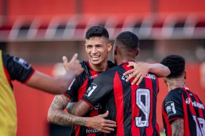 Vitória vence Juazeirense e retoma liderança do Baianão