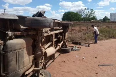 Capotamento de van deixa dois mortos e seis feridos em rodovia na Bahia