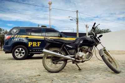Motocicleta roubada é recuperada em fiscalização da PRF na BR-116