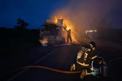 Homem morre carbonizado após carro bater de frente com carreta na BR-242