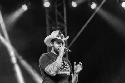 Cantor sertanejo João Carreiro morre aos 41 anos