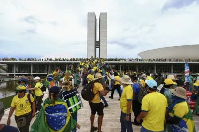 Câmara inaugura exposição para marcar um ano dos ataques de 8/1