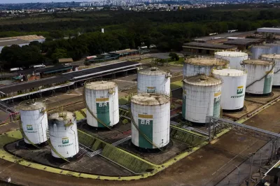Governo retoma cobrança do PIS/Cofins sobre o diesel
