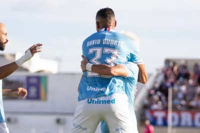 Bahia vence Juazeirense de virada e retoma liderança do Baianão