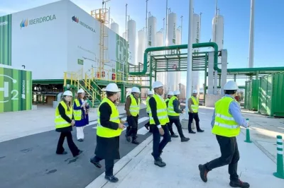 Governador visita planta de produção de hidrogênio verde em última agenda na Espanha