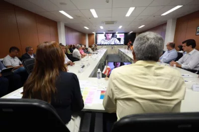 Bahia intensifica combate à dengue; governador reúne prefeitos de municípios afetados para reforçar ações