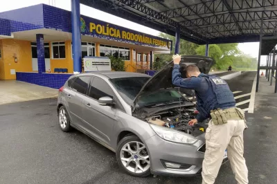 PRF recupera em Vitória da Conquista carro roubado na capital baiana