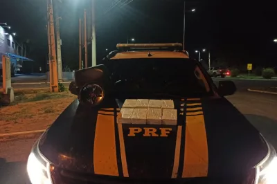 PRF apreende 8 Kg de cocaína escondidos na caixa de som de um veículo em Paulo Afonso