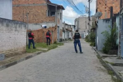 Homem é preso por manter mulher e filhos em cárcere privado