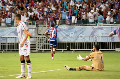 Com virada ainda no primeiro tempo, Bahia bate o Vitória para garantir classificação no Nordestão