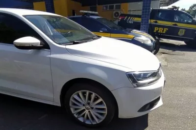 Três adolescentes são flagrados viajando de carro, na BR-280; motorista tinha 14 anos