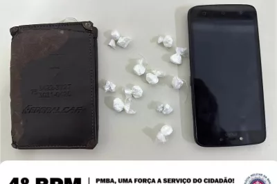 Alagoinhas: Policiais do 4° BPM prendem suspeito e apreendem trouxinhas de drogas