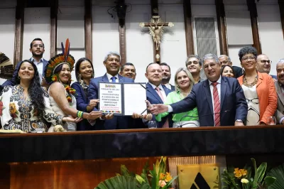 Jerônimo Rodrigues sanciona lei que equipara salários de professores indígenas na Bahia