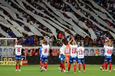 Com gol de Everaldo, Bahia vence o Grêmio na Fonte Nova