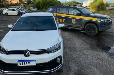 PRF recupera veículo roubado e detém homem por receptação em Alagoinhas