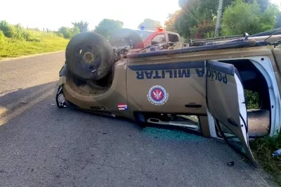Viatura da PM capota após condutor tentar desviar de um animal na BA 373