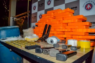 Quase 40kg de drogas, arma, carregadores e munições são apreendidos pela PM em Itabuna