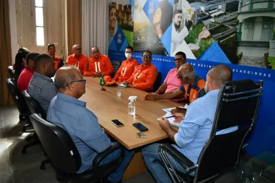 Reunião de Defesa Civil com secretários municipais, Corpo de Bombeiros, CREA, ACIA e CDL define estratégias para lidar com a situação das marquises na cidade
