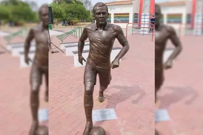 Prefeitura de Juazeiro vai retirar estátua de Daniel Alves após recomendação do MP