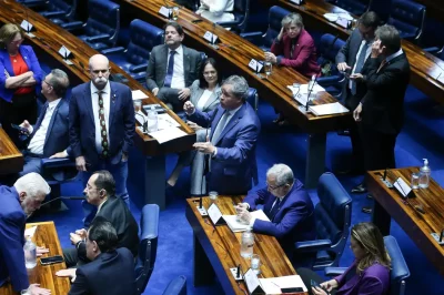 Senado aprova PEC sobre criminalização da posse de drogas