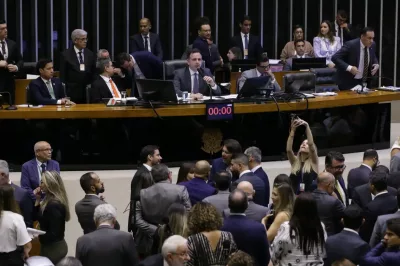 Congresso mantém veto de Bolsonaro à Lei em Defesa da Democracia