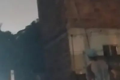 Vídeo mostra momento que casa desaba e cai em encosta em bairro de Lauro de Freitas