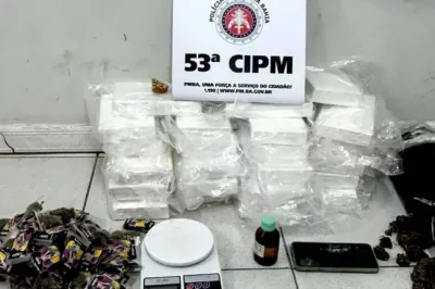 Em Mata do São João, PM apreende 22 tabletes de cocaína escondidos em mala