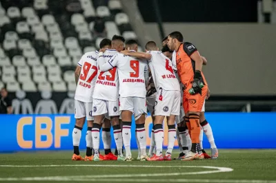 Em busca da reabilitação, Vitória visita o Vasco neste domingo (12)