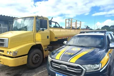 Alagoinhas: Após abordagem na BR-101, PRF apreende caminhão de carga adulterado