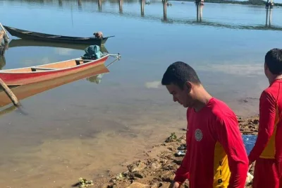 Bombeiros baianos recuperam corpo no Rio São Francisco, em Ibotirama