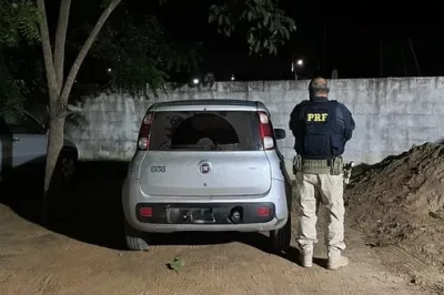 PRF recupera veículo roubado durante ações de fiscalização em Capim Grosso