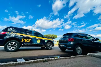 Veículo furtado é recuperado pela PRF na BR-116 em Manoel Vitorino