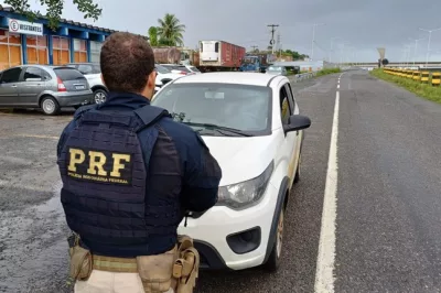 Veículo furtado de locadora é recuperado pela PRF em Simões Filho