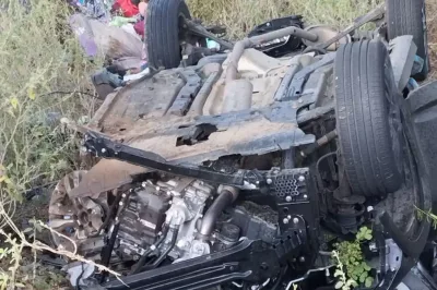 Quatro pessoas morrem após veículo perder controle e colidir com 3 caminhões na Bahia